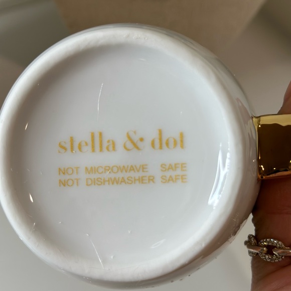 Set of 4 “Everyday I’m Sparklin”.  Stella & Dot mugs - Picture 2 of 5